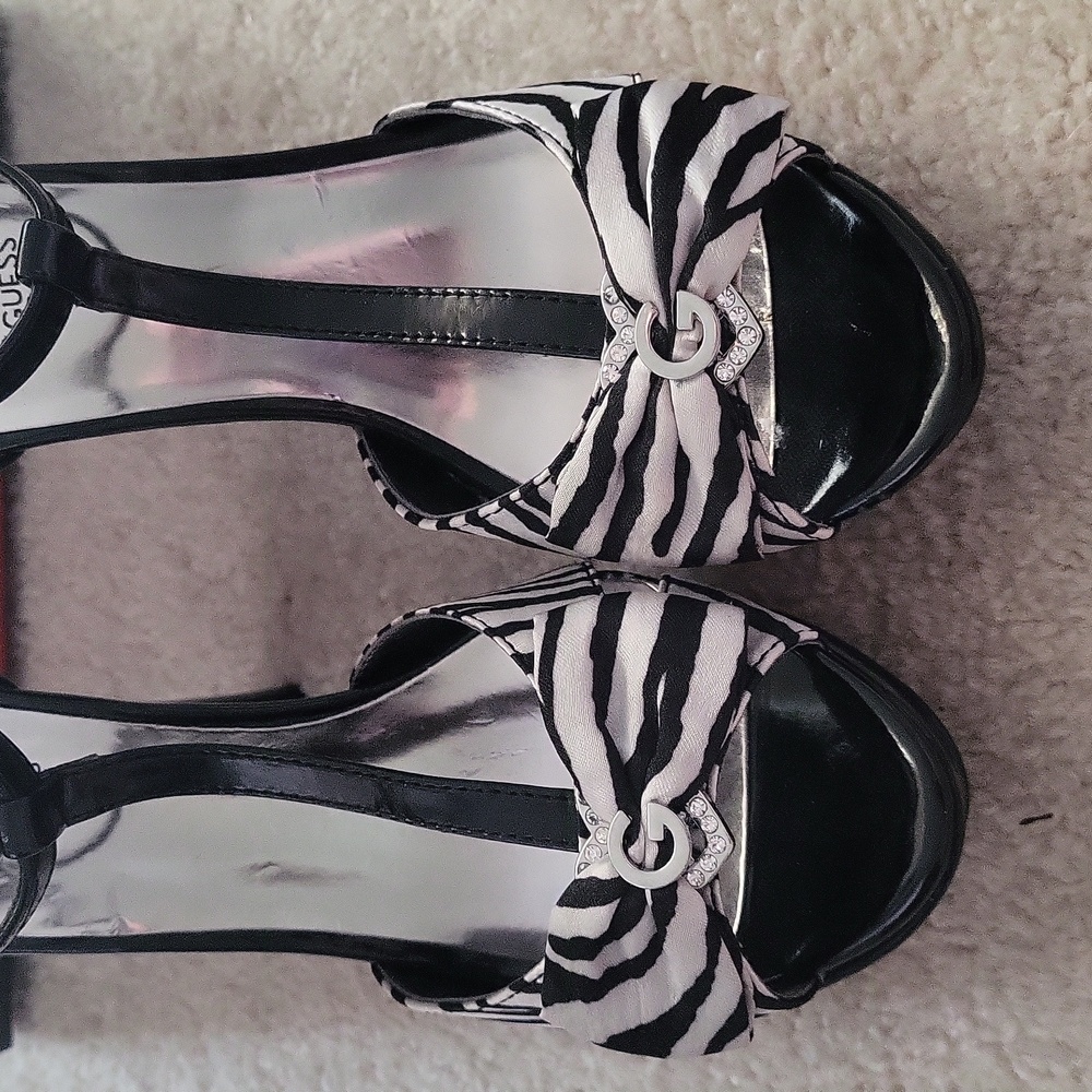 Guess Pump Heels - Picture 4 of 13